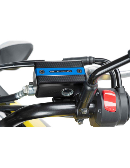 Tapon deposito liquido freno delantero Puig para Suzuki DL1050 V-Strom 2023 azul