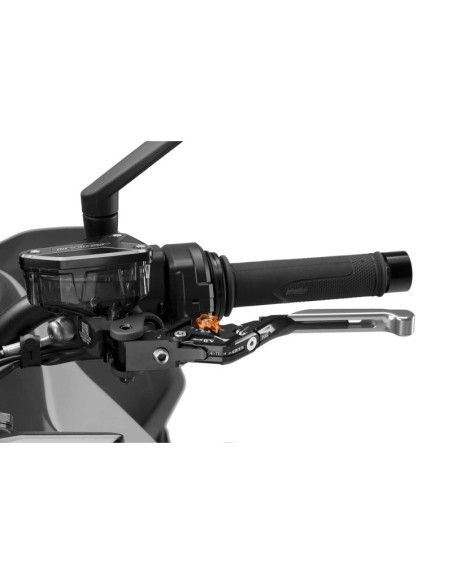Levier d'embrayage Puig 4.0 extensible et pliable avec corps central noir, extension argentee et selecteur orange